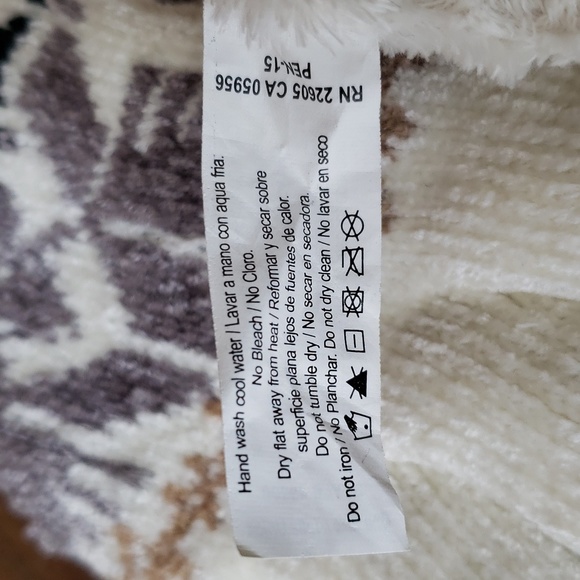 Isotoner NWOT Women's Chenille Snowflake Gloves - Picture 7 of 7